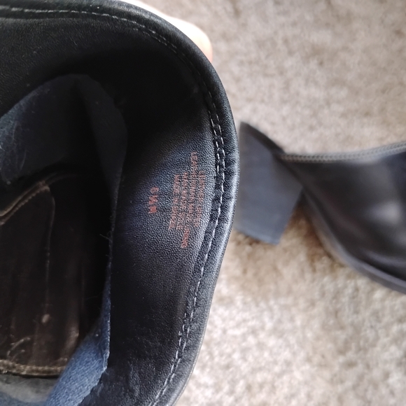 Gianni Bini Black Leather Slip-On Mule Clogs - Picture 5 of 5